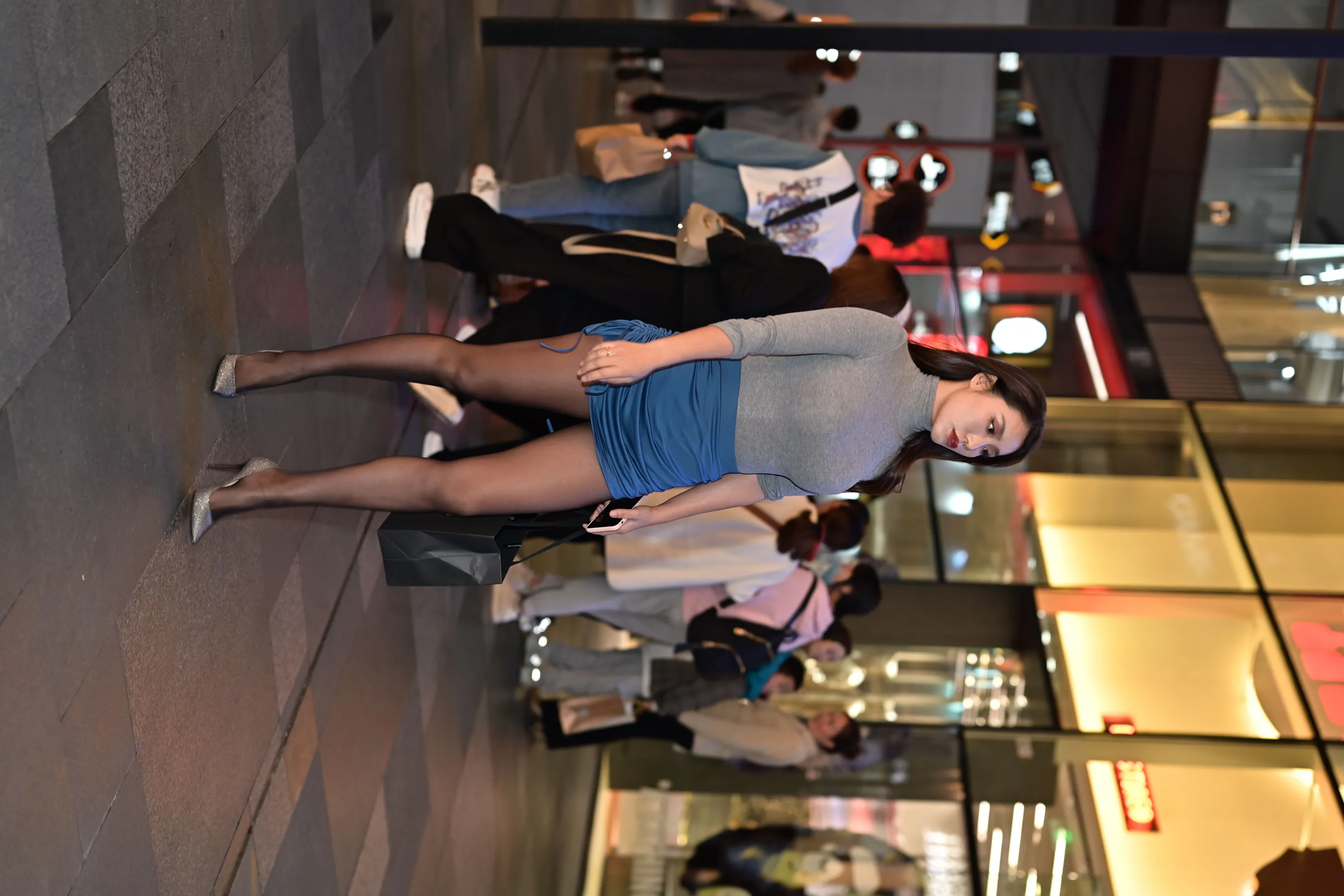 [Mzsock] NO.157 Beauty in blue hip skirt and black stockings street photography#[105P]-101